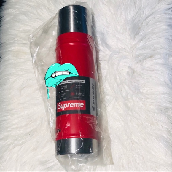 Authentic SUPREME Red Stanley Vacuum Insulated bottle - Picture 5 of 10